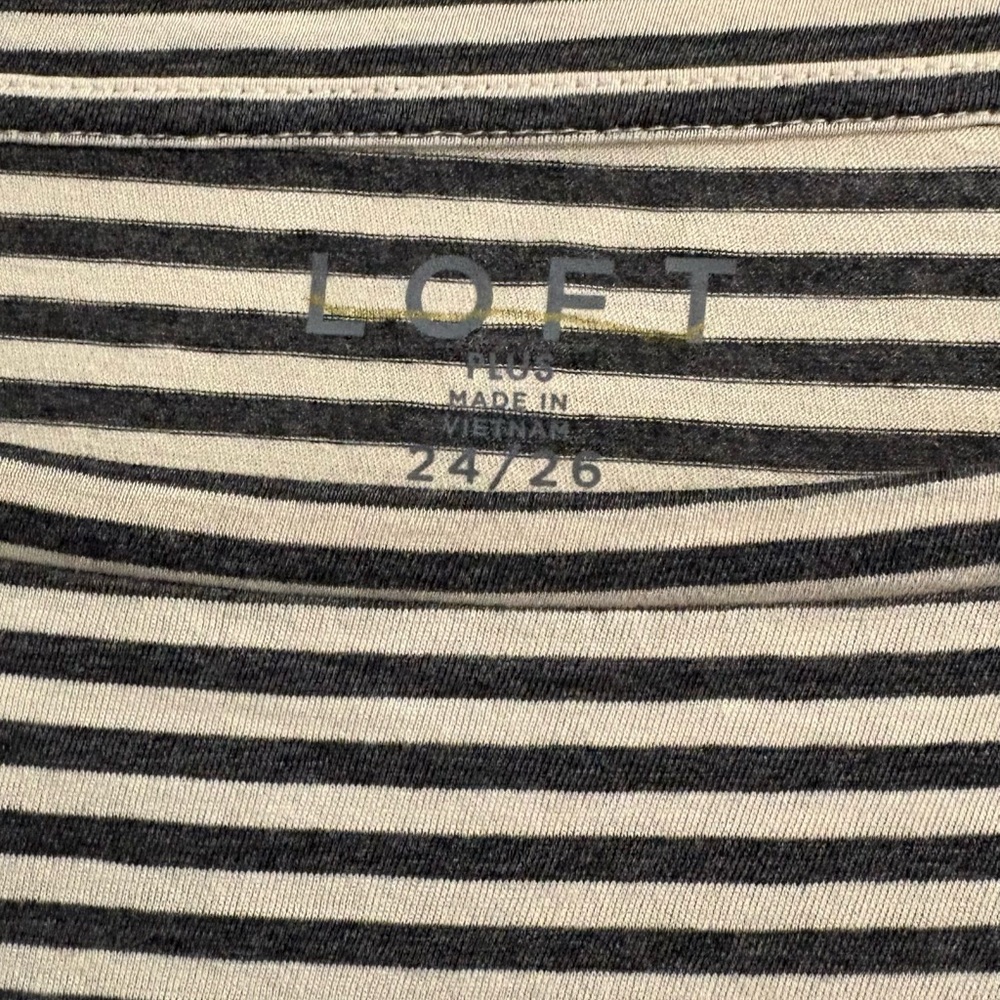 LOFT Women’s Plus Smokey Gray & Cream Striped Long Sleeve Top - Picture 2 of 8